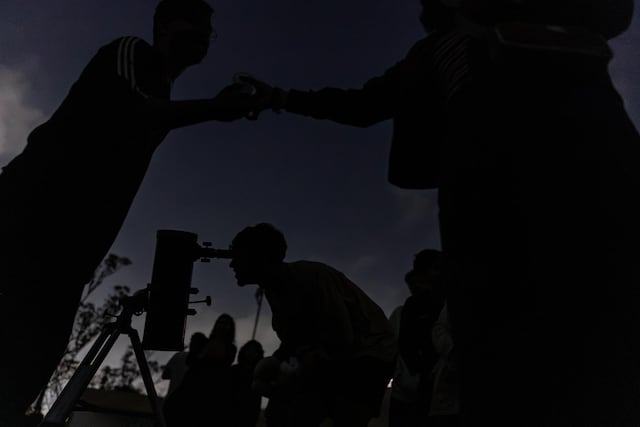 Las postales que dejó el eclipse lunar parcial del 27 de agosto