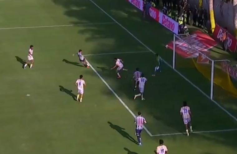 ¡Se resbaló! Jairo Vélez se perdió el 2-1 de Alianza Lima vs. Juan Pablo II por Liga 1