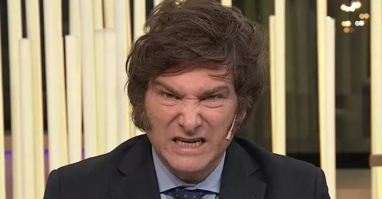 Javier Milei arremete contra periodista por un video falso sobre las Malvinas: "Pedazo de m..."