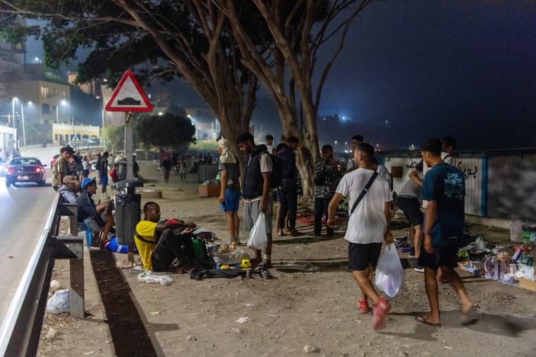 El Gobierno español toma el control del puerto de Ceuta para alojar a los migrantes