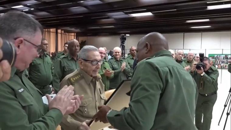 Raúl Castro participa en un acto público en Cuba tras los rumores sobre su estado de salud