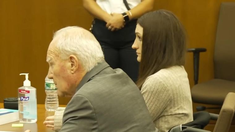 Juez anuncia que declarará nulo juicio de Lindsay Clancy, pero da tiempo a su abogado para apelar
