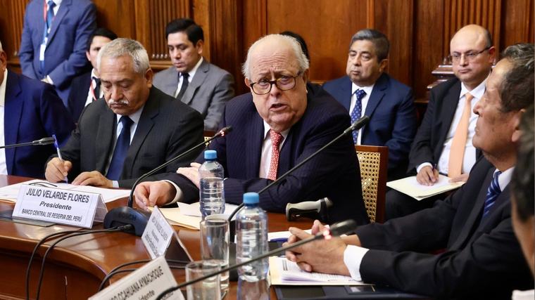 Julio Velarde sobre tener más reservas internacionales en oro: "no es función del BCR comprar minerales"