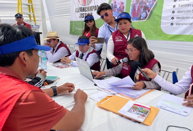 Arequipa: A sus 74 años, varón corrige su apellido en solo 22 minutos