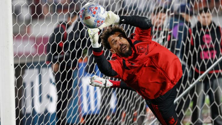 Vozinha jugará su primer partido de liga con Colo Colo tras debut en la Copa Chile