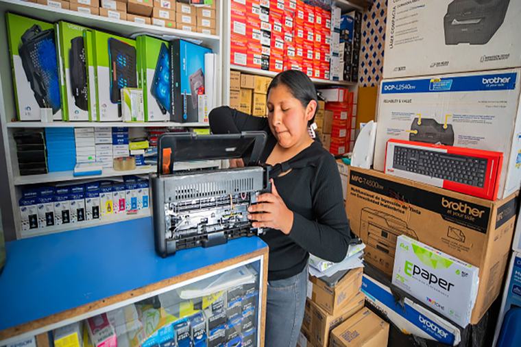 Beca 18: de niña armaba computadoras de arcilla y hoy es empresaria tecnológica