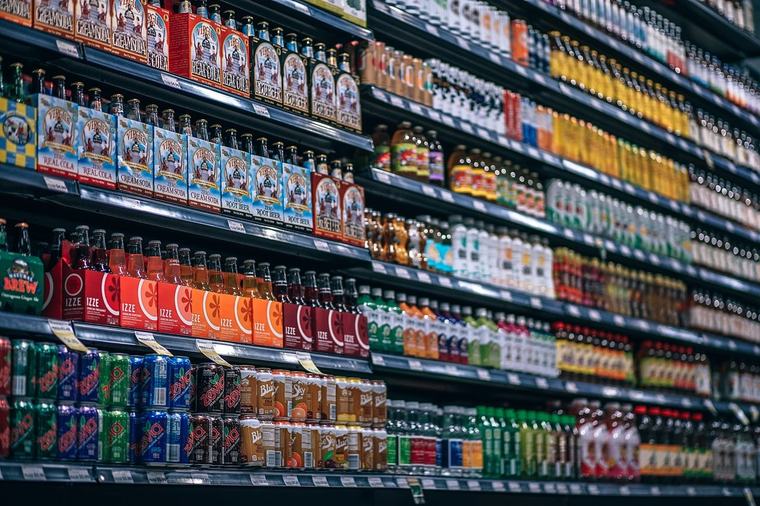 Jóvenes redefinen consumo de bebidas: del alcohol a lo funcional y la apuesta de Aje detrás