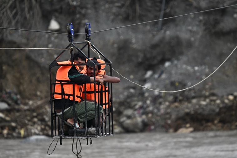 Nepal mantiene las búsquedas 11 días después de la riada tras nuevos rescates con vida