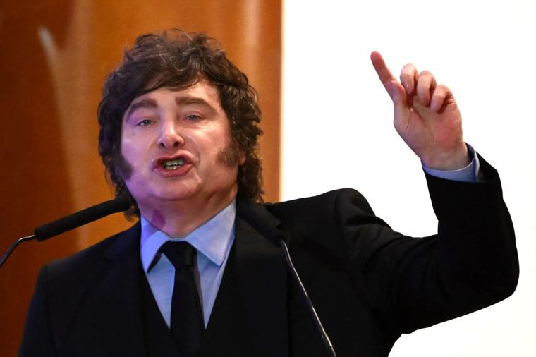 Milei vuelve a arremeter contra la prensa: “Son de izquierda y desean que me vaya mal”