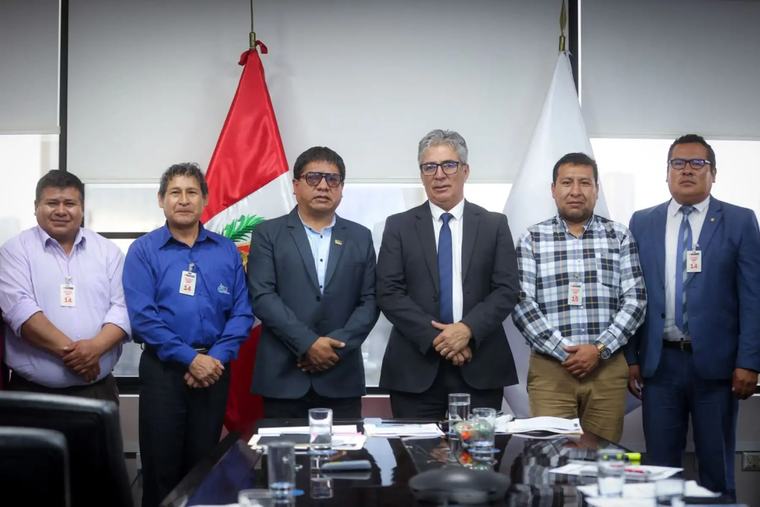 Ministro Arnillas se reúne con autoridades y dirigentes de Puno: acuerdan mesa de trabajo