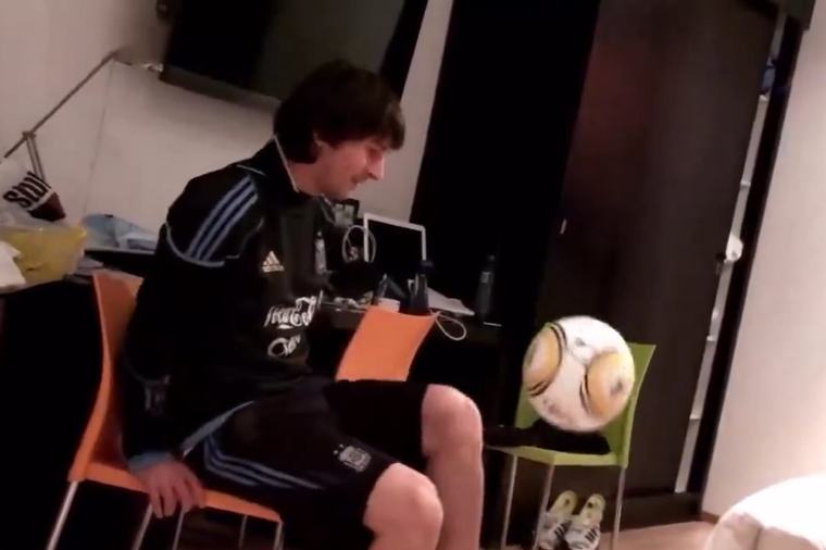 “Tiene un imán en los pies”: El increíble video inédito de Messi que se hizo viral