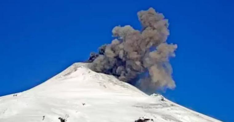 Chile: Senapred declara alerta amarilla a cuatro comunas por aumento de la actividad del volcán Villarrica