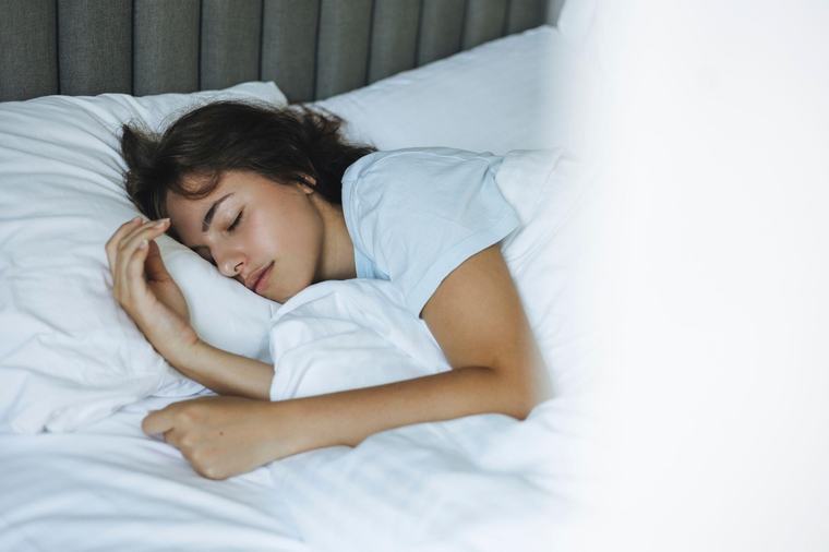 Los hábitos de sueño que te pueden ayudar a despertarte sin alarma