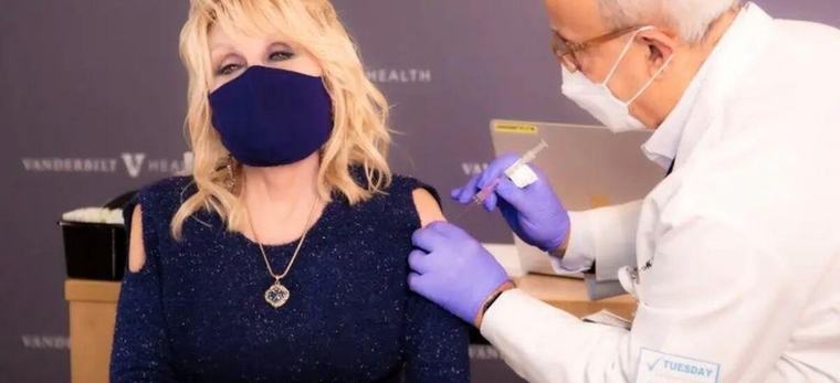 Dolly Parton y su relación con la ciencia: de la oveja “Dolly” a financiar la vacuna contra el coronavirus