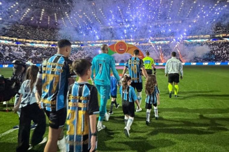 Gremio se burló de su clásico rival con un vals por los 15 años sin campeonar: así fue el momento viral tras la eliminación en la Copa Brasil