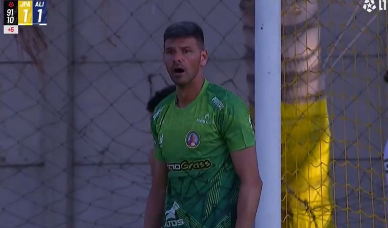 ¡Sonido metálico! Alan Cantero estrelló su disparo contra el palo en el empate de Alianza Lima vs. Juan Pablo II por Liga 1