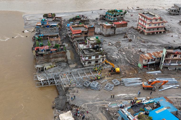 Nepal y China sitúan en 1.384 los muertos doce días después de la devastadora avalancha