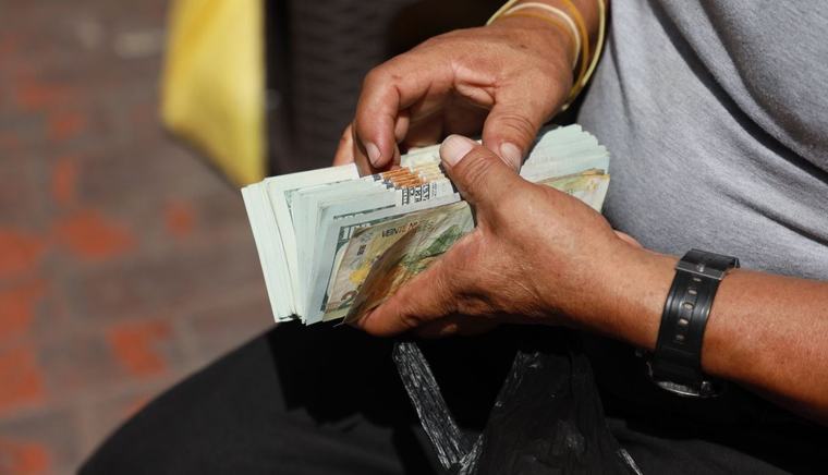 Tipo de cambio cierra al alza en S/3,36 impulsado por avance global del dólar