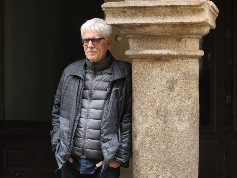 El poeta peruano Mario Montalbetti ganó el Premio Iberoamericano de Letras José Donoso