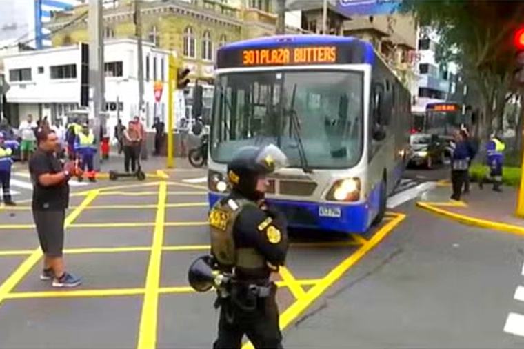 Avenida Arequipa: colectiveros informales protestan contra plan piloto del Corredor Azul