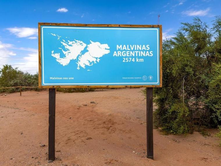 Argentina inicia sanciones a 45 personas y empresas por actividades petroleras en Malvinas