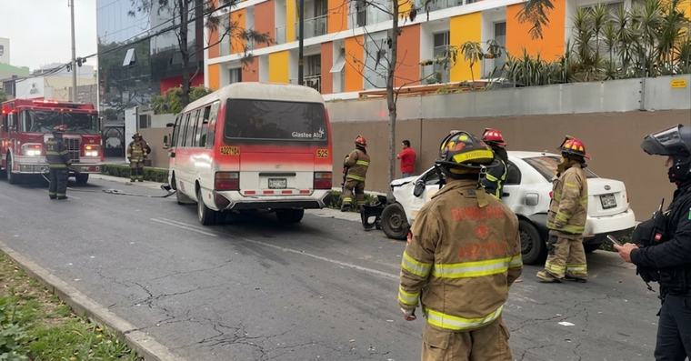 Accidente en Miraflores: cúster choca contra vehículo, deja seis heridos y conductor se da a la fuga