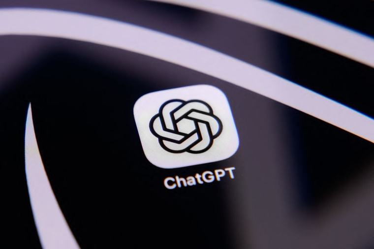 OpenAI da un nuevo giro a ChatGPT e impone límites a su plan Plus: cómo cambia esto a la herramienta de IA
