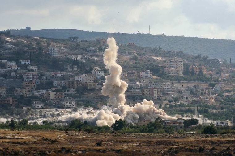 Israel anuncia el bombardeo contra un edificio vinculado a Hezbolá en el sur del Líbano
