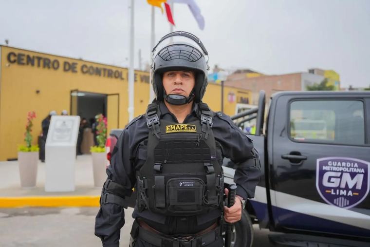 El alcalde de Lima presenta a la primera promoción de Guardia Metropolitana de EMAPE