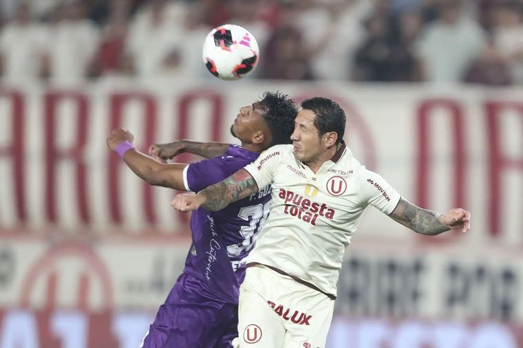 Universitario y Comerciantes Unidos empataron 2-2 en el Estadio Monumental