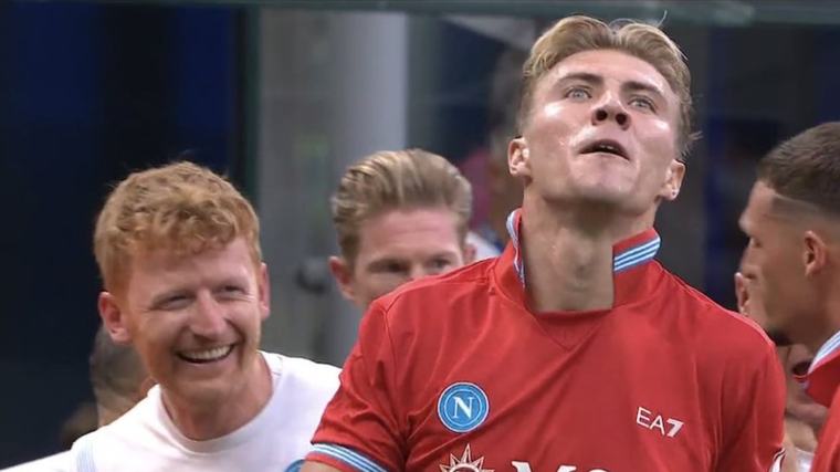 ¡Insólito blooper del Inter! Se durmieron todos y Rasmus Hojlund marcó golazo con Napoli